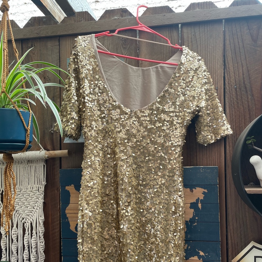 Gold sequin midi crew neck shortsleeved mini low back dress